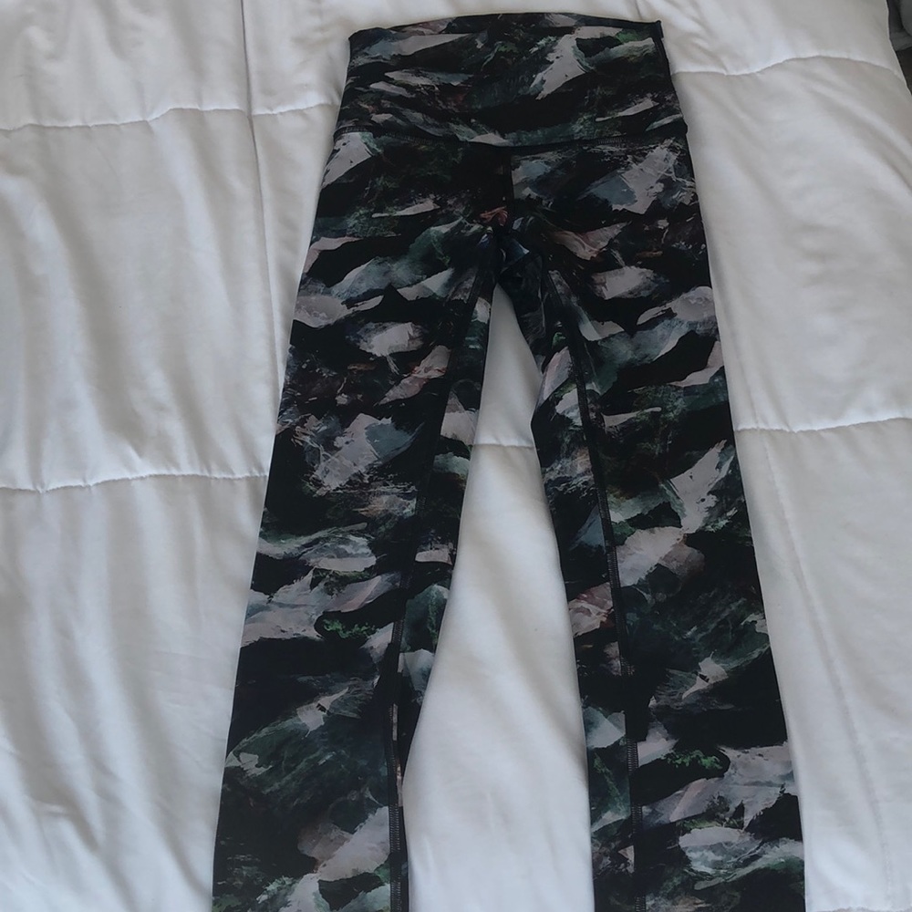 wonder under lululemon 25’ pants size 2